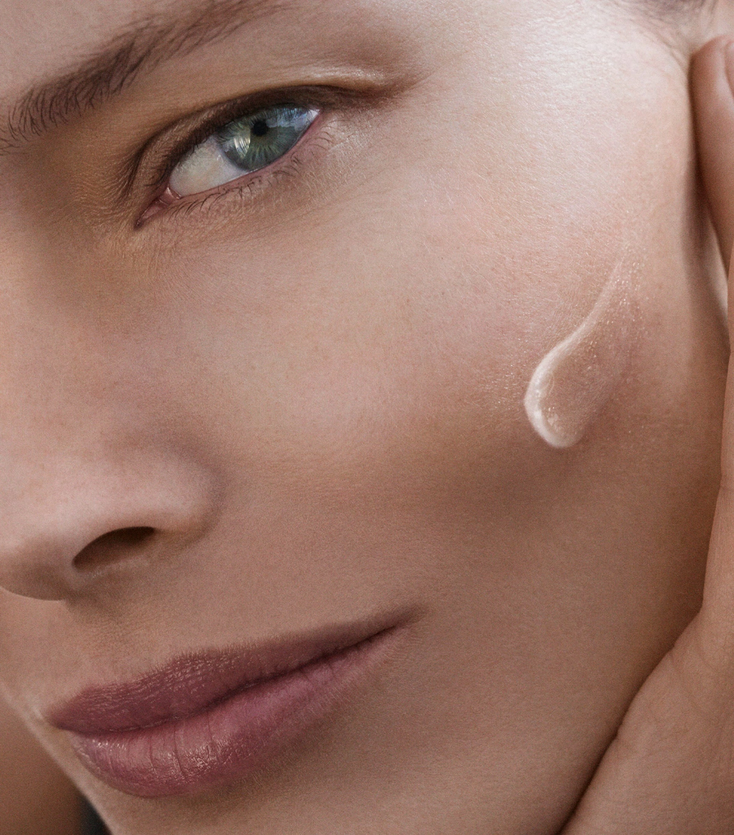 The Genaissance de la Mer Serum Essence (30ml)