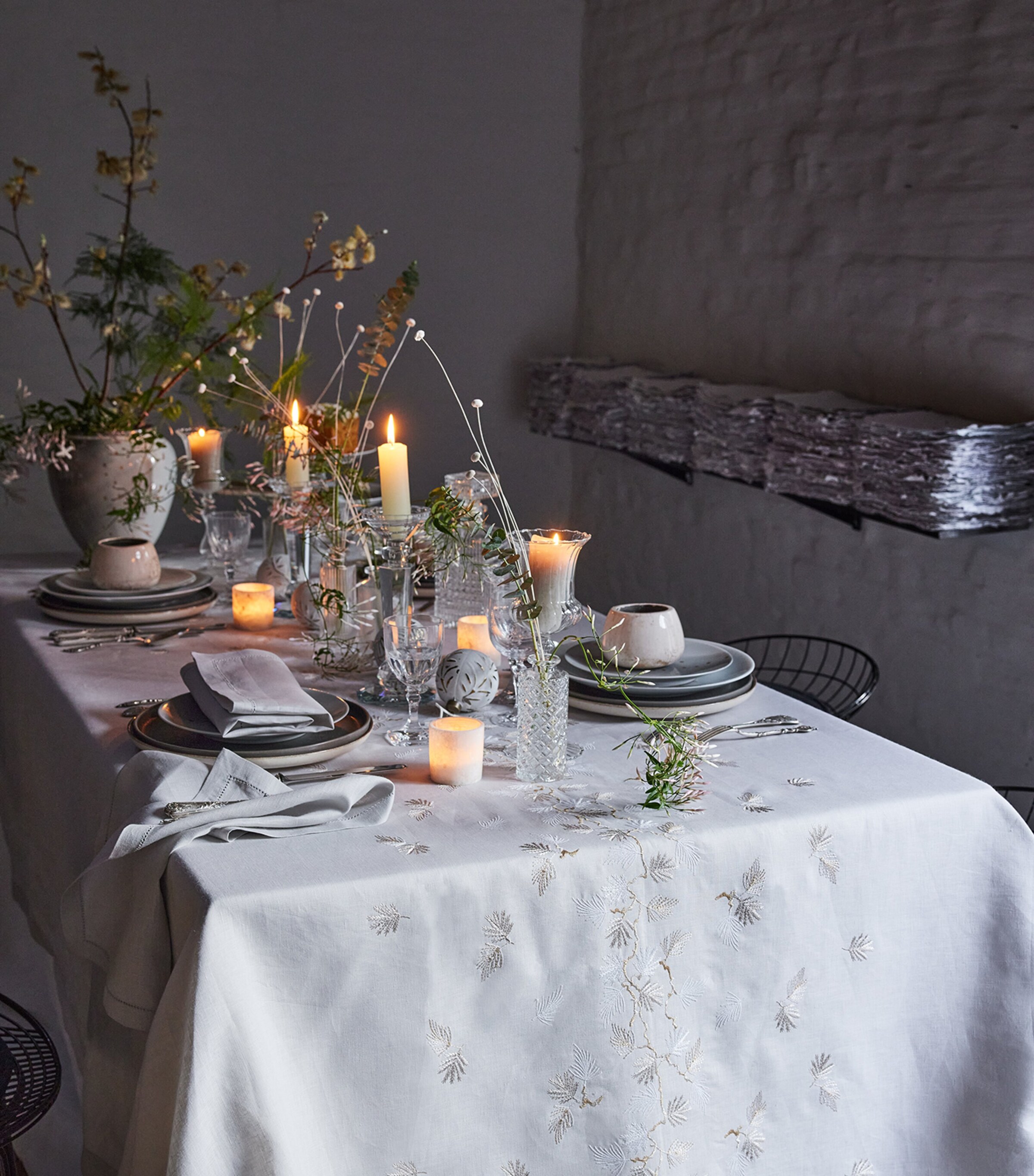 Linen Embroidered Tablecloth (170cm x 250cm) 3 Linen Embroidered Tablecloth (170cm x 250cm)