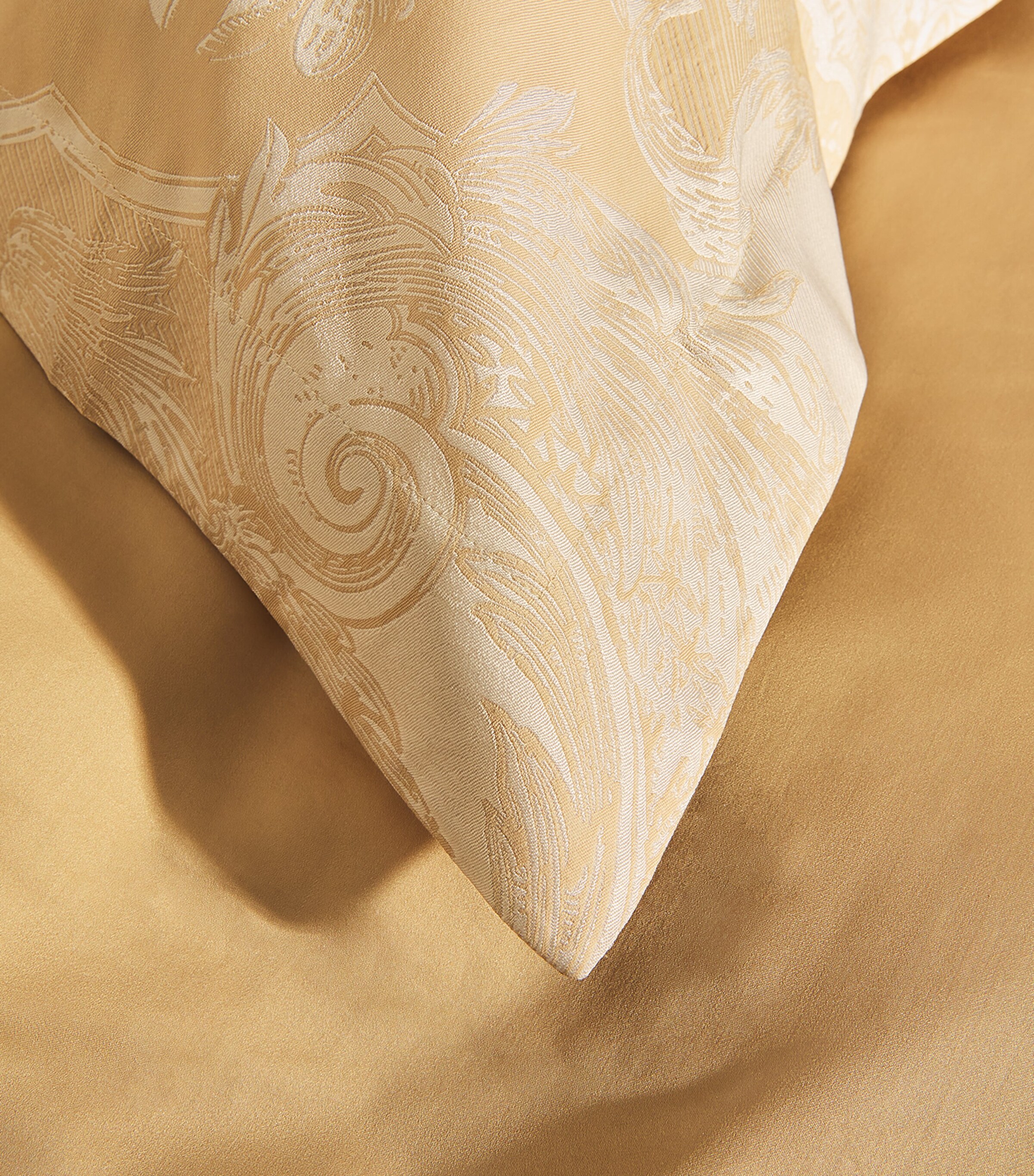 Cotton-Silk Pompadour Square Pillowcase (65cm x 65cm) 4 Cotton-Silk Pompadour Square Pillowcase (65cm x 65cm)