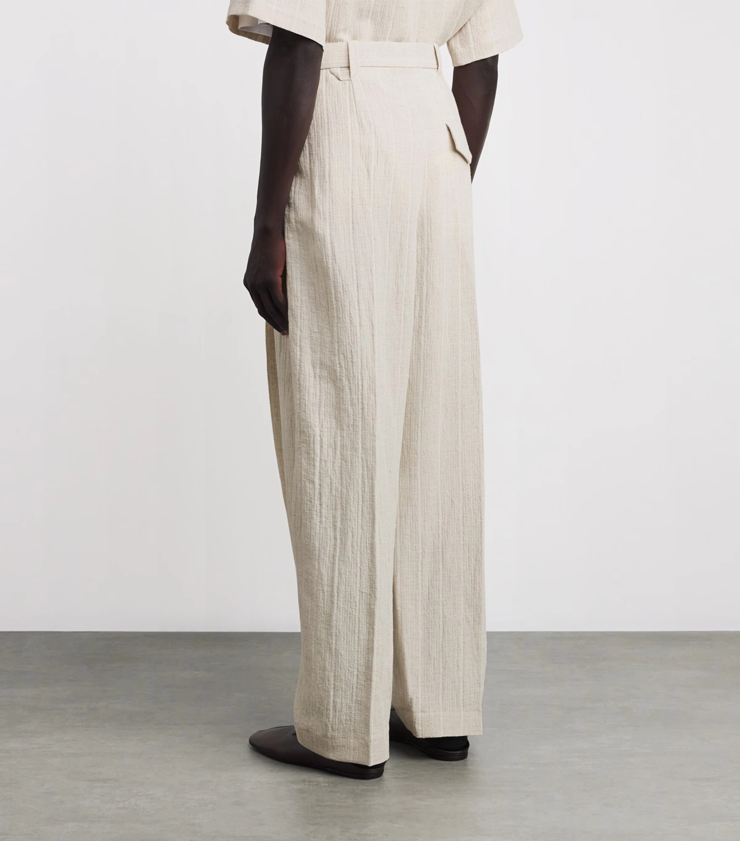 Cotton-Linen Pleated Trousers