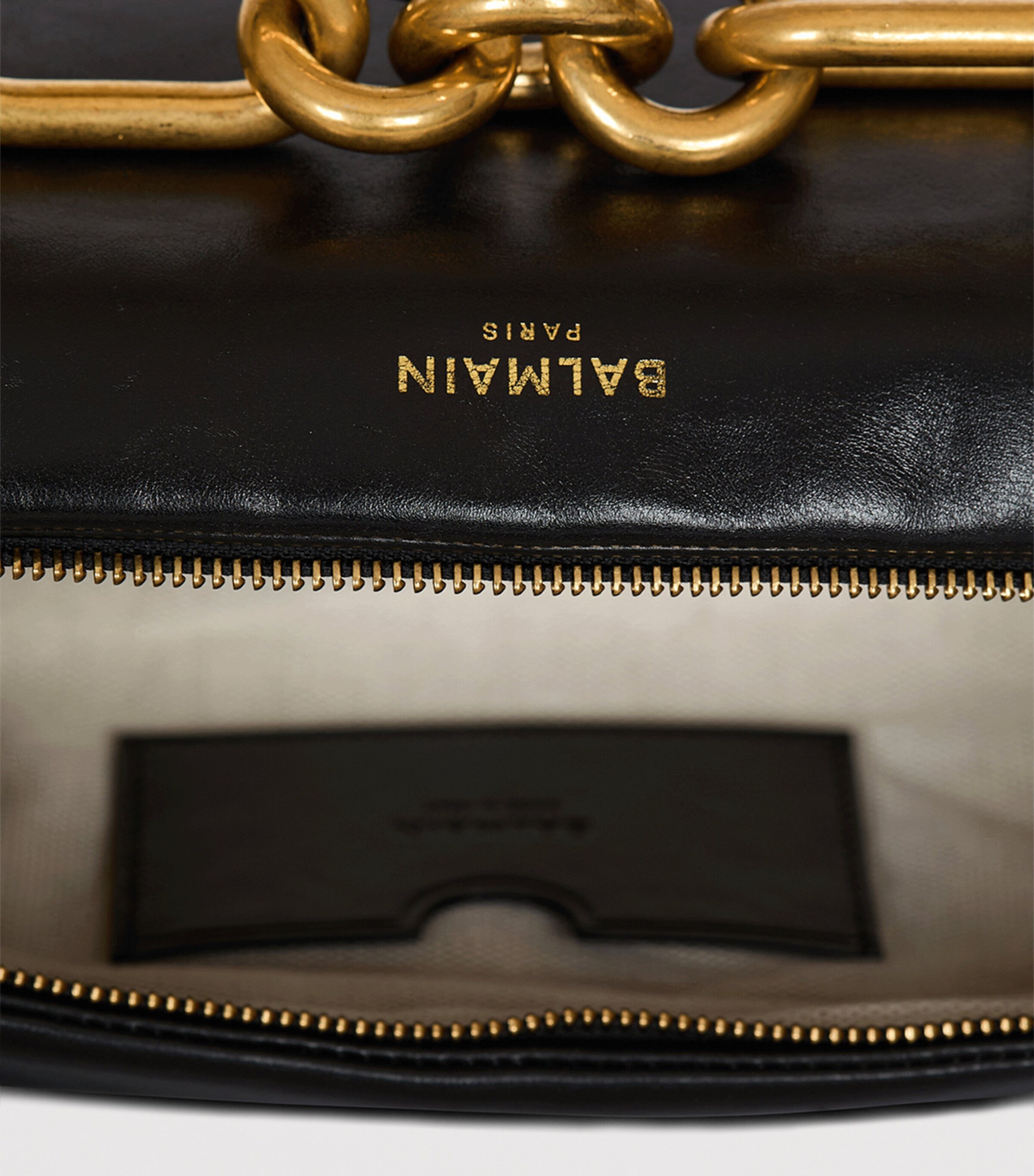 Medium Leather Sync Shoulder Bag 7 Medium Leather Sync Shoulder Bag